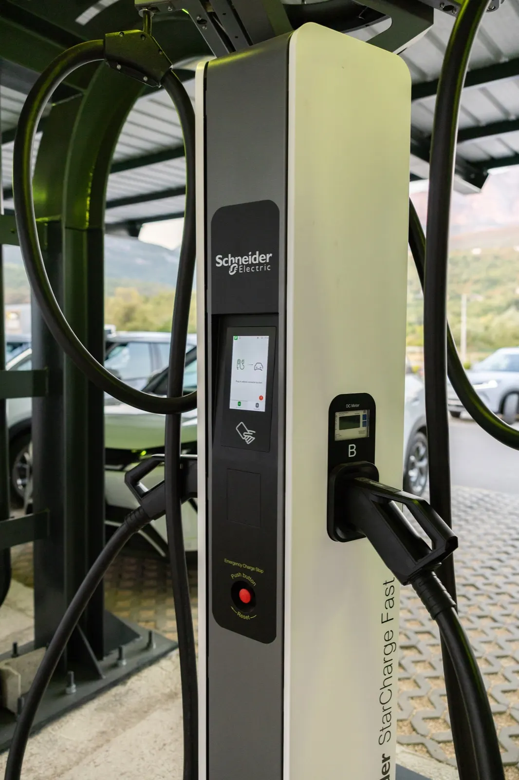Schneider StarCharge Fast punjač u D.A.J.M.I. kompleksu